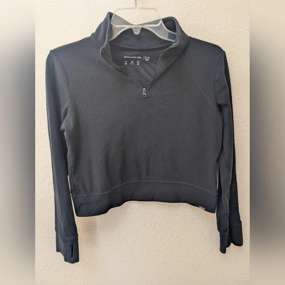 Abercrombie Kids Girls Long Sleeve Black Quarter Zip Crop Top. Size 11/12